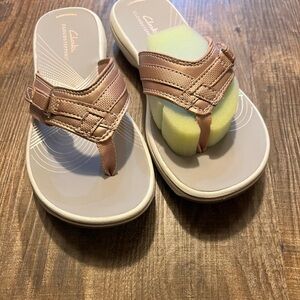 Clark's Cloudsteppers Breeze Sea sandals in Rose Gold like new with box